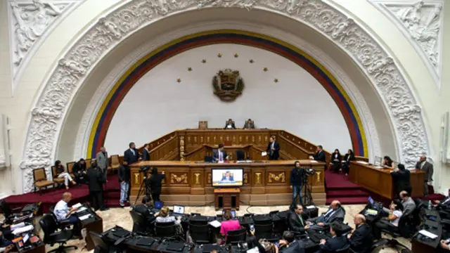 پارلمان تحت تسلط احزاب مخالف دولت بالقوه از اختیارات گسترده‌ای برخوردار است