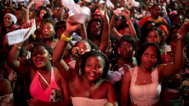 Asistentes a un concierto en Colombia