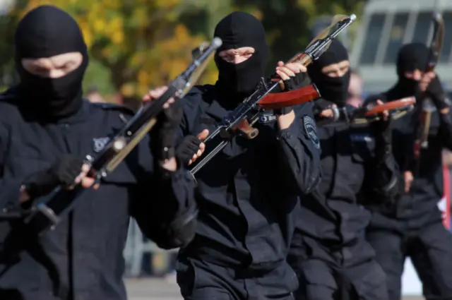 Сотрудники ГУ МВД