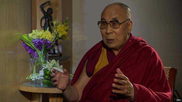 达赖喇嘛在接受BBC采访时说，转世制度“在过去封建制度下形成的，现在已经过时，我们必须根据新的现实作补充。”