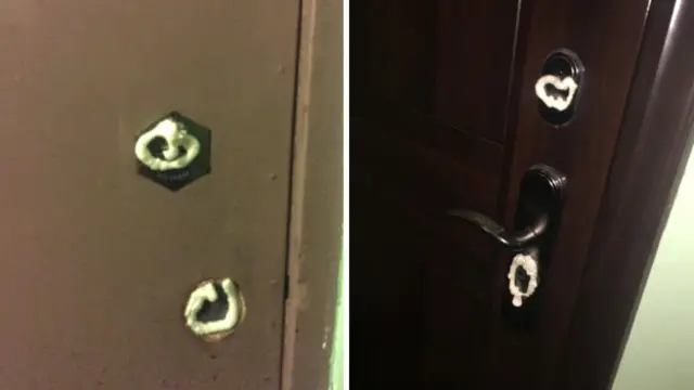 Замки, залитые монтажной пеной