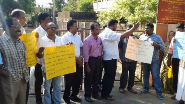 උද්ඝෝෂණයක් දියත් කොට තිබුණේ යාපනය මිනින්දෝරු කාර්යාලය ඉදිරිපිට දී ය.