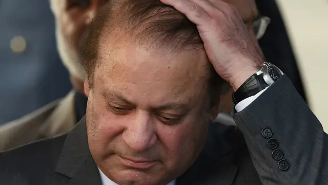 پاناما لیکس میں سامنے آنے والی آف شور کمپنیوں کی معلومات کے تناظر میں وزیرِ اعظم کو نااہل قرار دینے کی درخواست کی گئی تھی