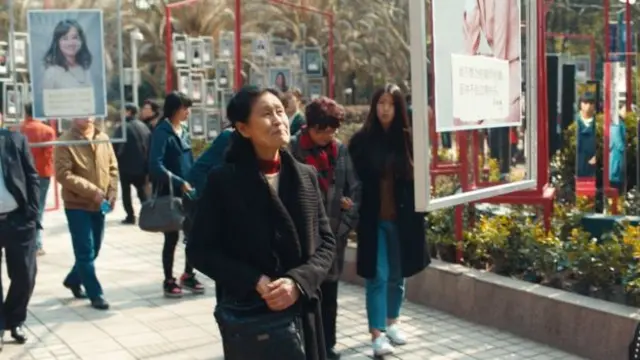 "Evlenme pazarı"na giden bir anne evlenmemiş kızından bir mesaj buluyor