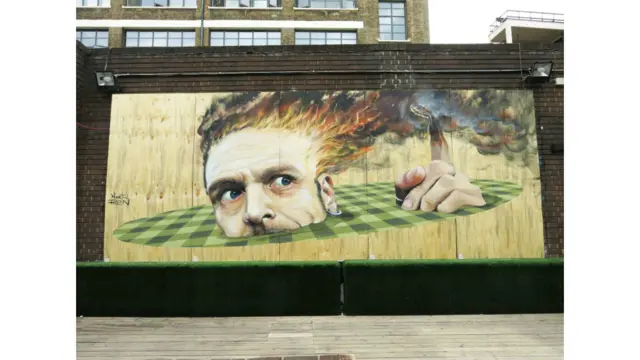 Nombre de la obra: Old Truman. Lugar: Corbet Place, Londres, Reino Unido. Autor: Martin Ron. "Es un retrato surrealista de alguien que se está prendiendo fuego", describe Martin Ron. (Foto: Juan Antonucci)