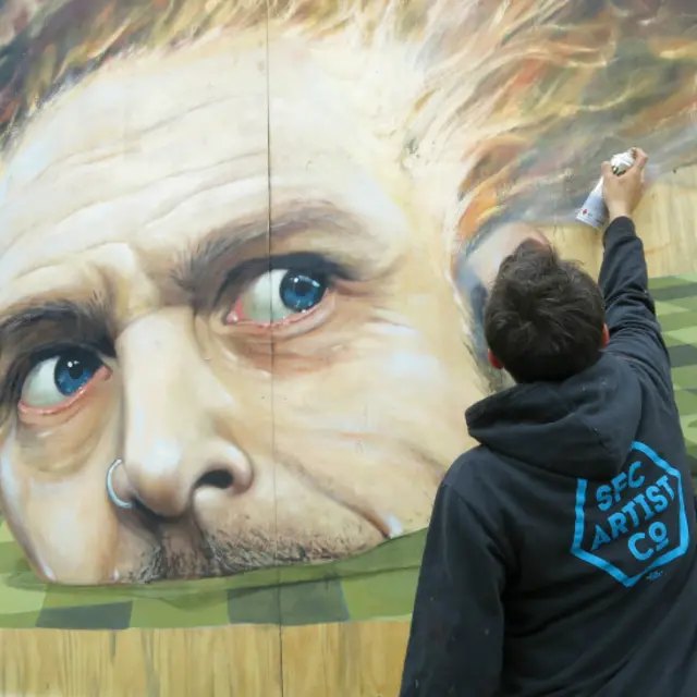 Martin Ron en pleno trabajo en Corbet Place, Londres, Reino Unido. (Foto: Juan Antonucci)