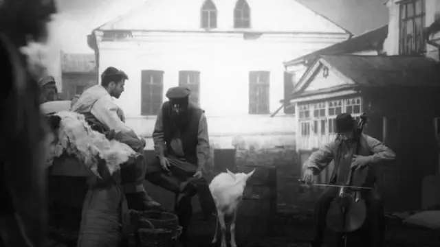 Кадр из фильма "Русские евреи"