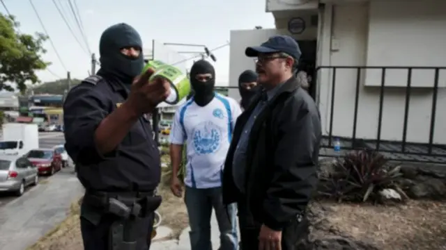 “莫萨克•冯赛卡”公司在萨尔瓦多的办公室被警方突袭。