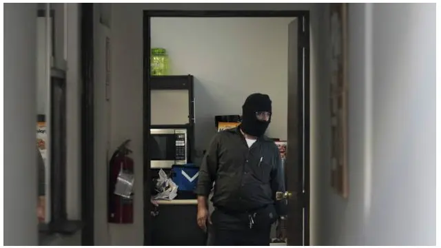 یہ چھاپہ ال سلواڈور کے اٹارنی جنرل ڈگلس میلنڈیز کی نگرانی میں مارا گیا تھا