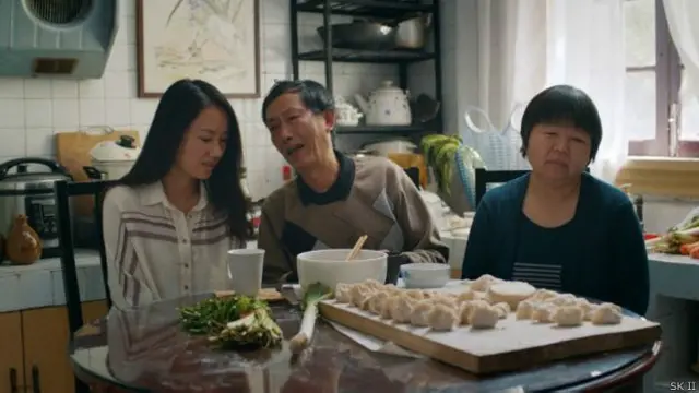 短片也描述了父母对婚姻问题的坚硬立场