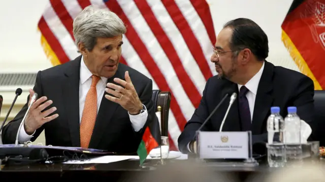 ښاغلي کېري د افغان ځواکونو وړتیاوې او مسلکيتوب وستایه، چې په وینا یې ملاتړ یې اړین دی.