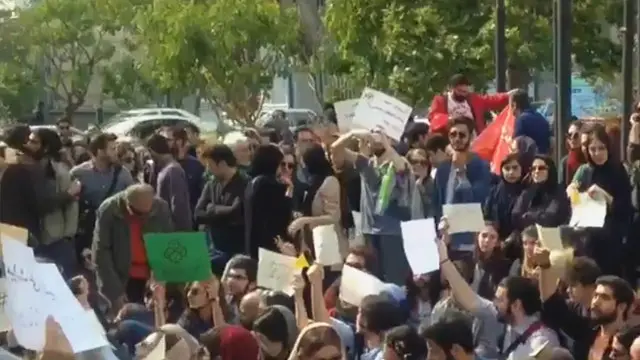 تجمع مقابل موزه هنرهای معاصر تهران