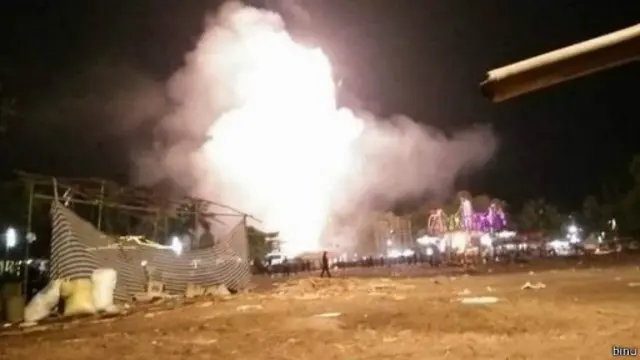 திருவிழா வாணவேடிக்கையை காண ஆயிரக்கணக்கானோர் கூடியிருந்தனர்