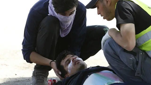 یہ واقعہ اس وقت پیش آیا جب بعض پناہ گزینوں نے مقدونیہ کی سکیورٹی فورسز سے سرحد کو کھولنے کی درخواست کی اور کہا کہ انھیں ادھر سے گزرنے دیا جائے