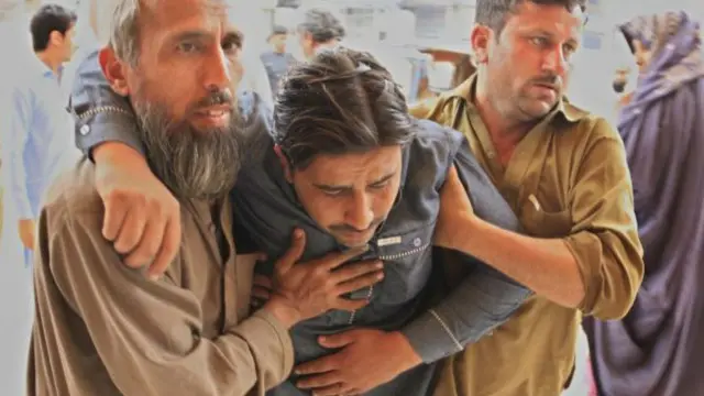 Sejumlah orang cedera akibat gempa di Peshawar, Pakistan.