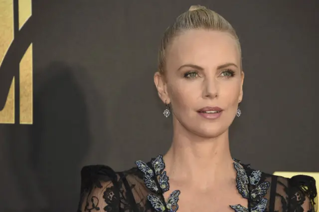 Шарлиз Терон получила награду за роль в фильме "Безумный Макс"