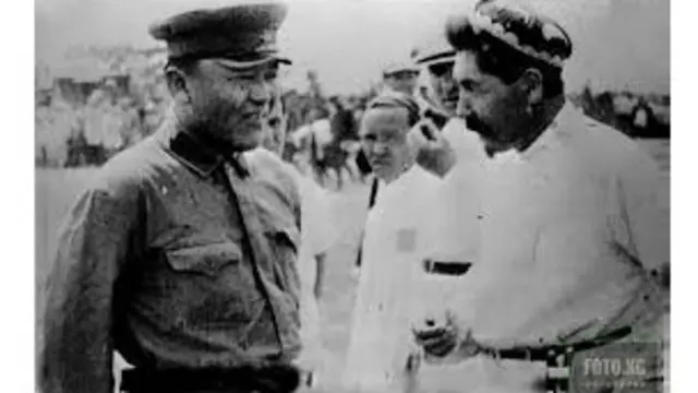 Кыргыздын улуттук мамлекетин түптөөчүлөр Жусуп Абдракманов жана Абдыкадыр Орозбеков.