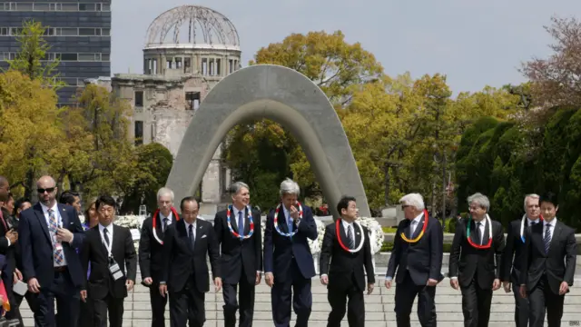 日本各大电视台周一都纷纷现场直播了广岛公园活动