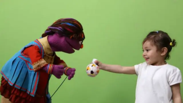 Afganistan yoksul bir ülke. Çocukların birçoğu için resmi eğitim imkanı sınırlı. Kız çocukların okuması konusunda da önyargılar sürüyor.