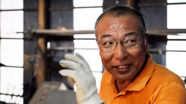 冈崎光男，该地区最好的KishuBinchotan制作者之一（图片来自兰斯·汉德尔斯坦）