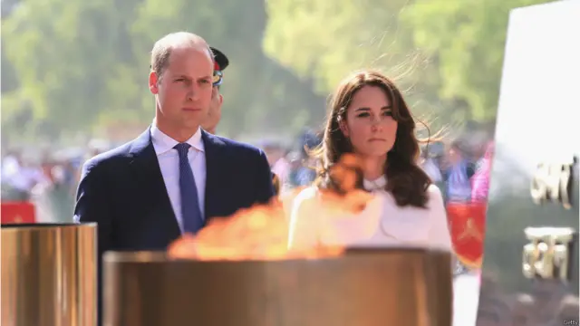 剑桥公爵伉俪在新德里印度门出席纪念阵亡将士仪式（11/4/2016）