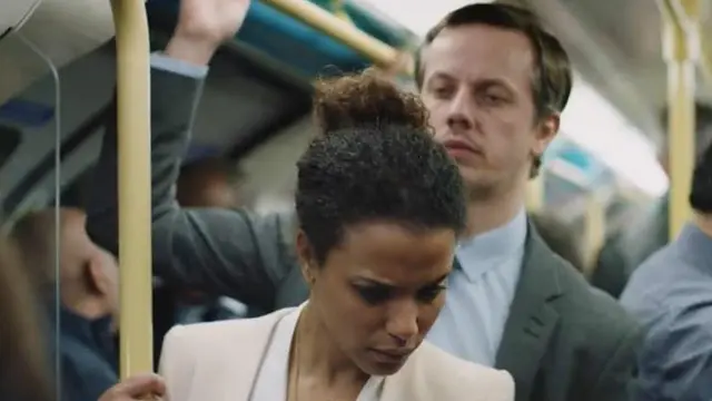 旨在鼓励在公交系统受到性骚扰的受害者报警的“Report it to stop it”宣传视频截屏