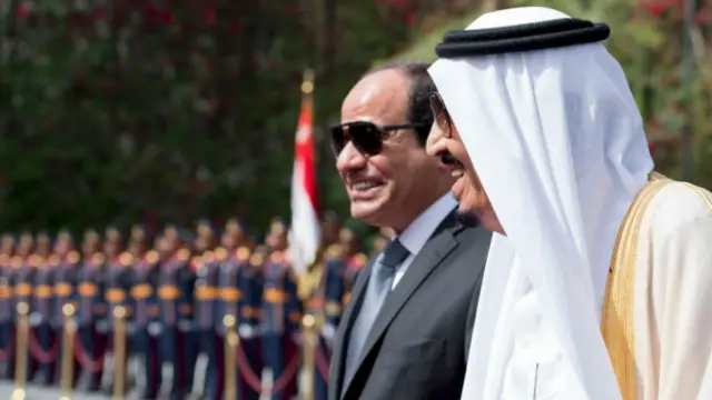 El rey de Arabia Saudita, Salman bin Abdulaziz (izquierda), y el presidente de Egipto, Abdel Fattah Al Sisi, son aliados.