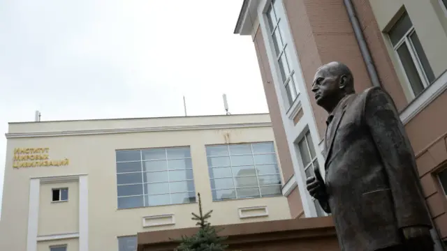 Памятник Жириновскому