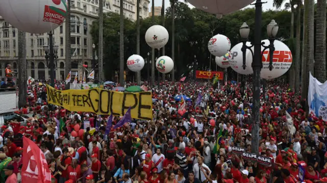 Unjuk rasa mendukung Dilma Rousseff digelar beberapa waktu lalu.