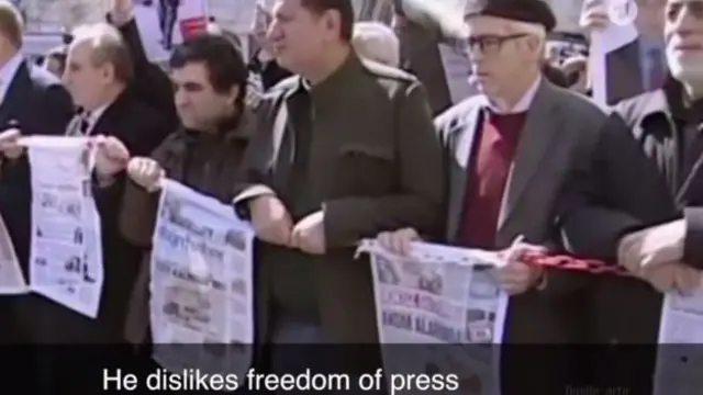 Türkiyə bundan əvvəl prezident Erdoğanı onun ifadə azadlığı üzərinə hücumlarına görə məsxərəyə qoyan videodan şikayət etmişdi