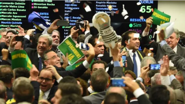 Việc bỏ phiếu về việc luận tội tổng thống gây chia rẽ Brazil