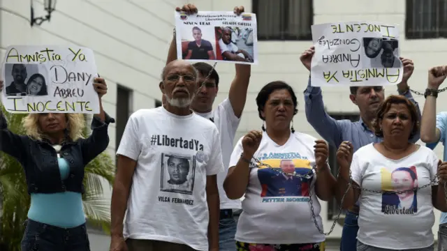 Familiares de presos manifiestan a favor de la amnistía