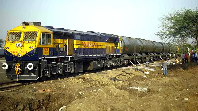 پانی کو ٹرینیوں کے ذریعے بھی لایا جاتا ہے