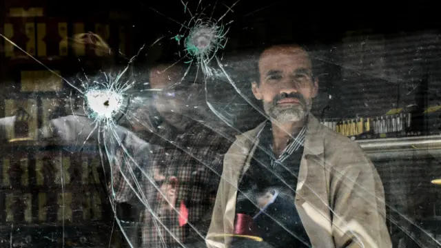 Kamulaştırma kararı olan Diyarbakır'ın tarihi Sur mahallesinde çok sayıda bina ve işyerinde çatışmaların izleri var.