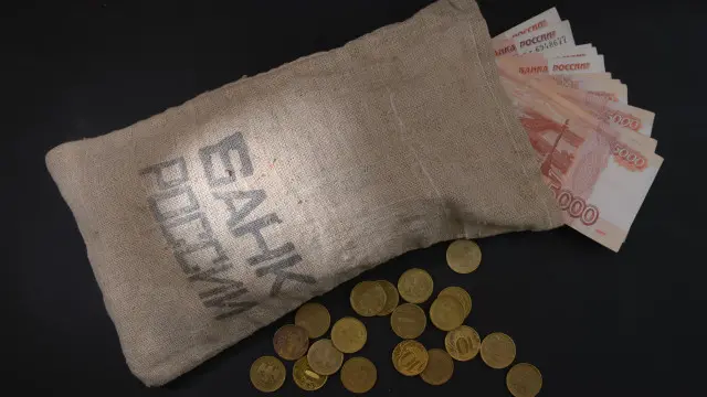 Купюры по пять тысяч рублей