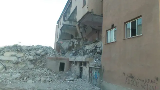 Diyarbakır'ın Bağlar ilçesinde kamulaştırma kararı alınan erkek yetiştirme yurdunun, karardan önce yıkılmış olduğu ifade ediliyor.