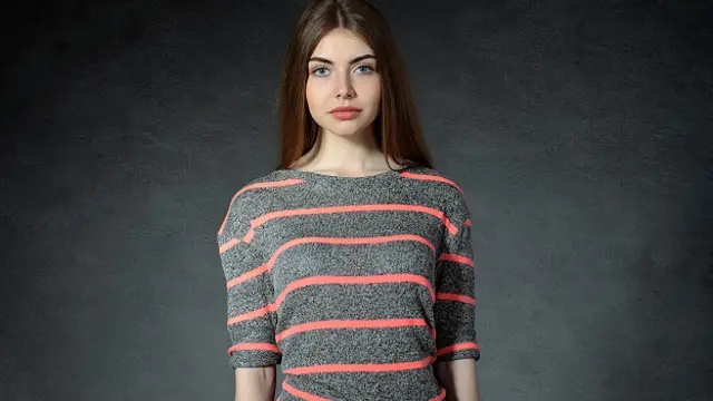 Скромная девушка