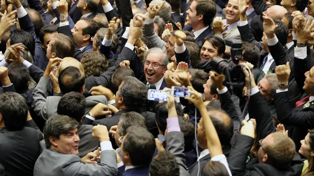 Eduardo Cunha (PMDB-RJ) comemora eleição como presidente da Câmara, em janeiro de 2015; votos de famílias mais pobres tiveram peso em Estados do Norte e Nordeste