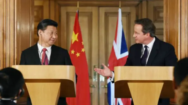 兰德尔认为中国记者挑战性不够。