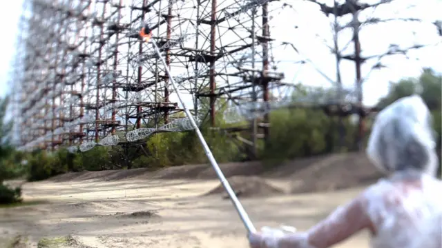 Кадр із фільму "Російський дятел" Чада Грасія