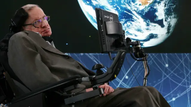 "No hay mayores alturas a las que aspirar que las propias estrellas. No es prudente mantener todos los huevos en una sola canasta frágil", dijo Hawkings a la BBC.