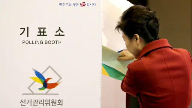 韩国总统朴槿惠投票的资料照片