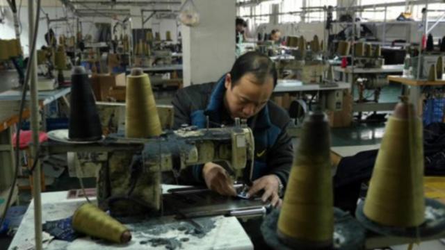 唐宇文的父母工作的制衣厂。