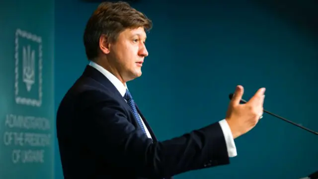 Міністр фінансів Олександр Данилюк каже, що вони втомилися бути касирами