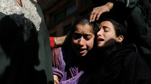 فوج اور حکومت نے الگ الگ سطحوں پر اس واقعے کی تحقیقات کا اعلان کیا ہے۔