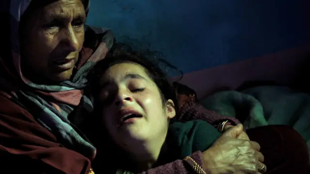 عوامی حلقوں نے مبینہ جنسی زیادتی کی شکار طالبہ کا ویڈیو جاری کرنے پر پولیس اور فوج پر سخت تنقید کی ہے۔