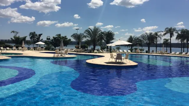 Piscina del hotel Royal Tulip en Brasilia.