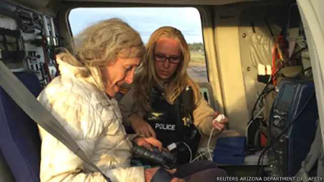 Ann Rodgers siendo rescatada en helicóptero