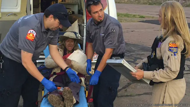 Ann Rodgers siendo rescatada en Arizona