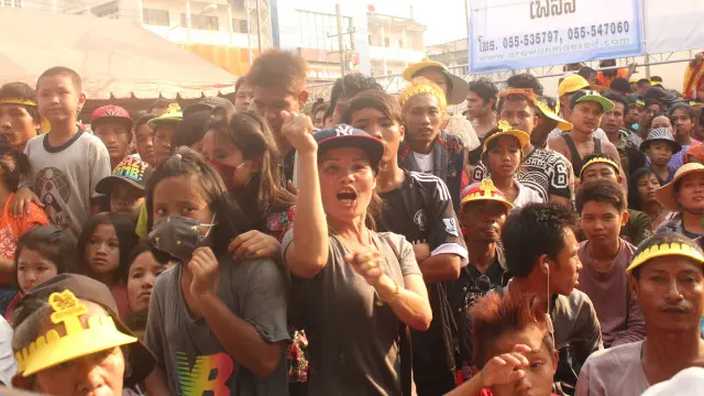 သင်္ကြန်အထူး ထိုင်းမြန်မာ ချစ်ကြည်ရေး လက်ဝှေ့ပွဲကို မြန်မာတွေရော ထိုင်းတွေပါ ကြိတ်ကြိတ်တိုး အားပေးခဲ့ကြ